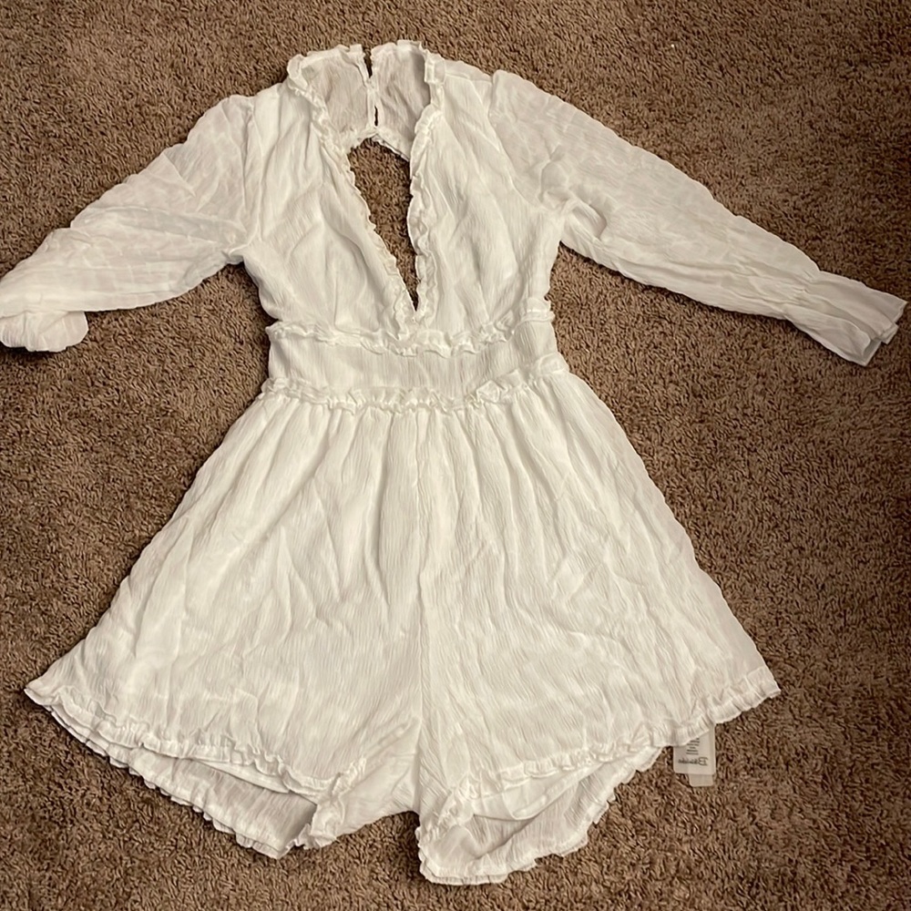 White lace open back romper never worn. New with tags.